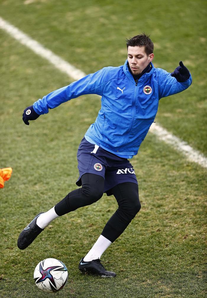 İsmail Kartal kararını verdi Fenerbahçenin Başakşehir maçı muhtemel 11i...