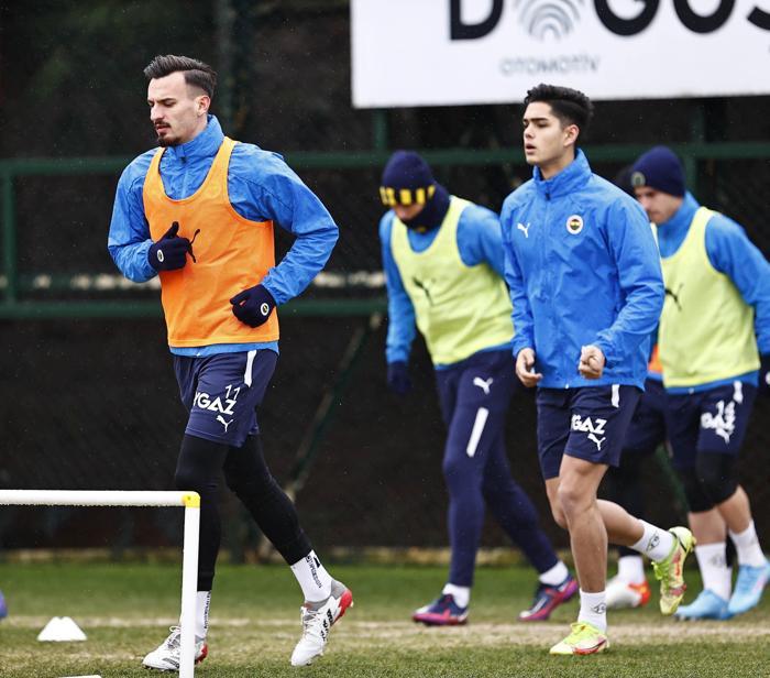 İsmail Kartal kararını verdi Fenerbahçenin Başakşehir maçı muhtemel 11i...