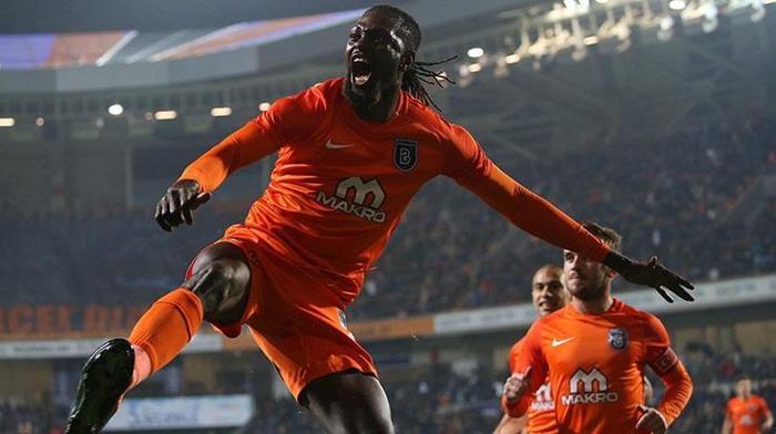 Fenerbahçeden Adebayora 1.5 yıllık sözleşme