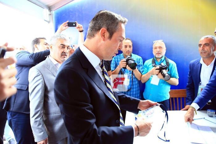 Ali Koç Ülker Stadına geldi, ortalık şampiyon tezahüratlarıyla yıkıldı