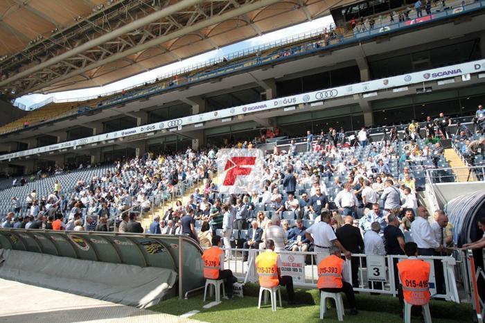 Ali Koç Ülker Stadına geldi, ortalık şampiyon tezahüratlarıyla yıkıldı