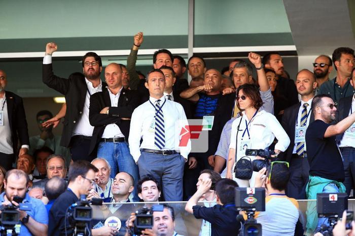 Ali Koç Ülker Stadına geldi, ortalık şampiyon tezahüratlarıyla yıkıldı