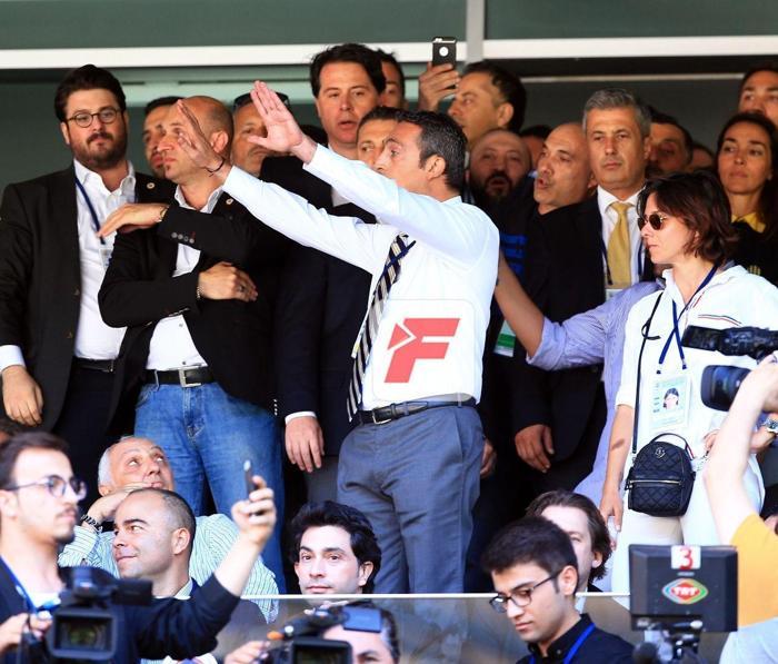 Ali Koç Ülker Stadına geldi, ortalık şampiyon tezahüratlarıyla yıkıldı
