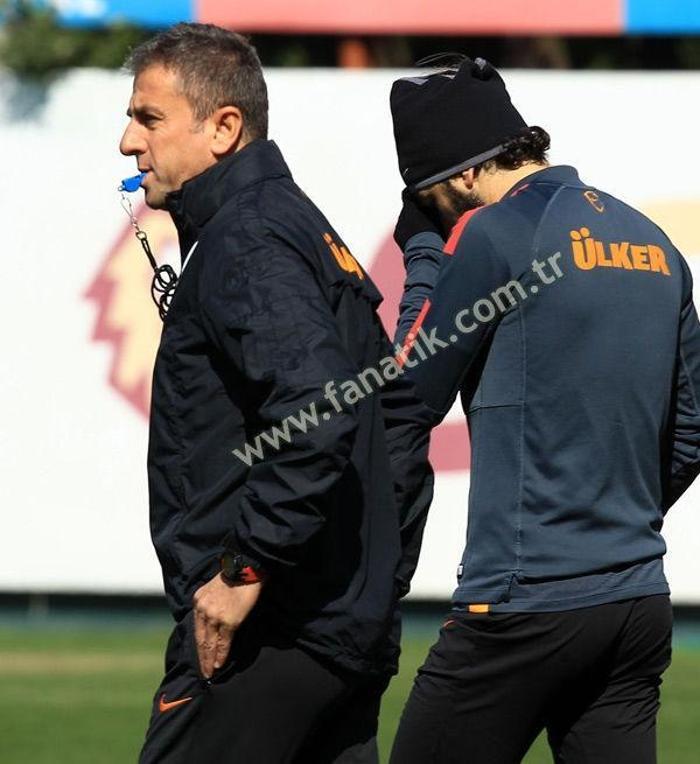 Hamza Hamzaoğlu, Burak Yılmaz ile özel ilgilendi