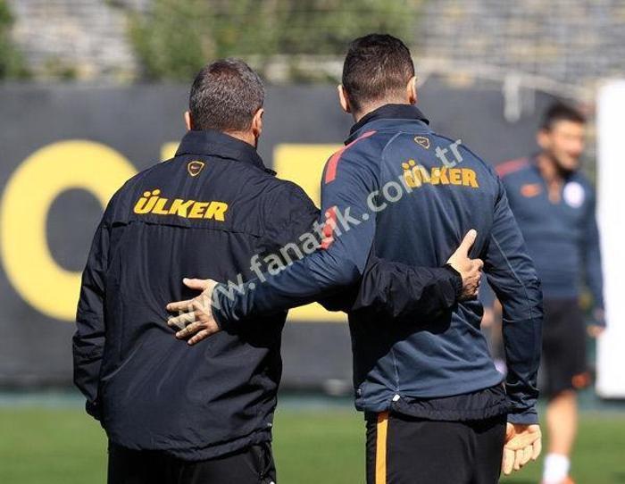 Hamza Hamzaoğlu, Burak Yılmaz ile özel ilgilendi