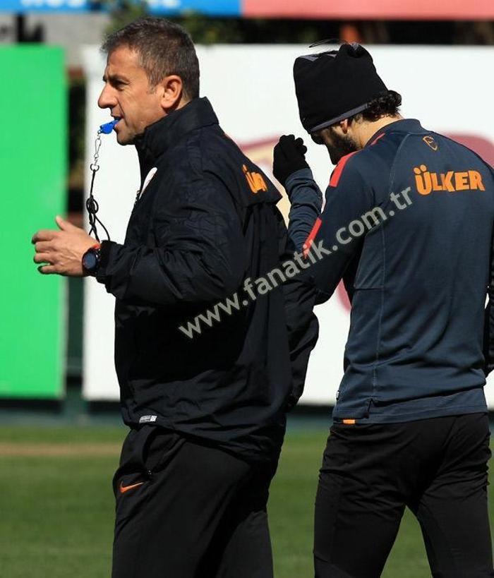Hamza Hamzaoğlu, Burak Yılmaz ile özel ilgilendi