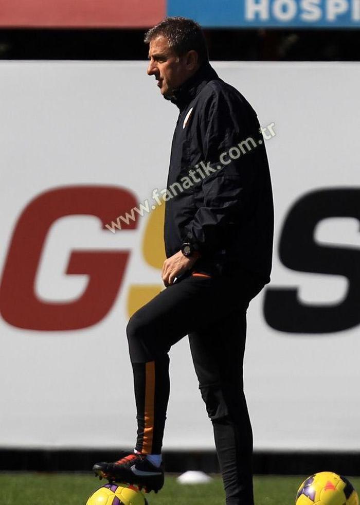 Hamza Hamzaoğlu, Burak Yılmaz ile özel ilgilendi