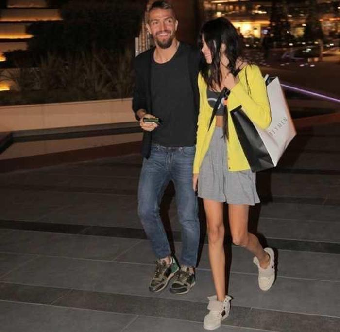 Caner Erkinden Asena Erkine 6 milyon dolarlık cam ev