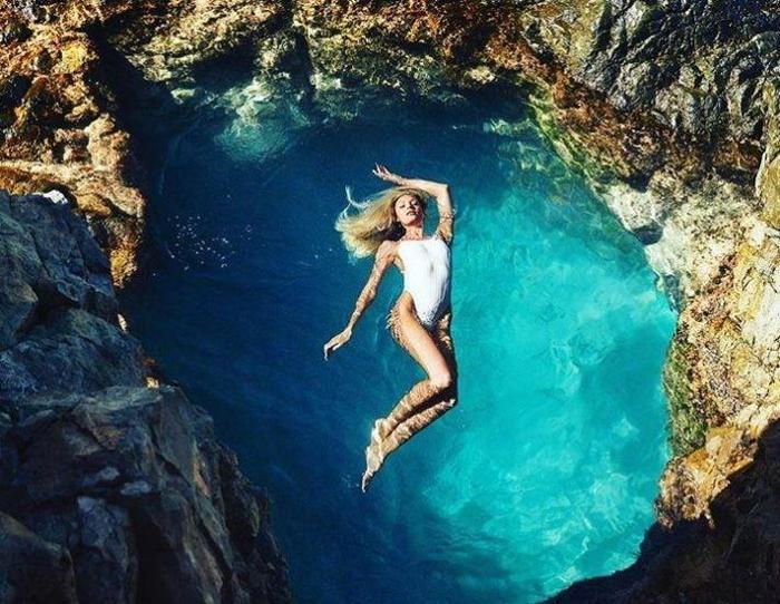Candice Swanepoel plajda