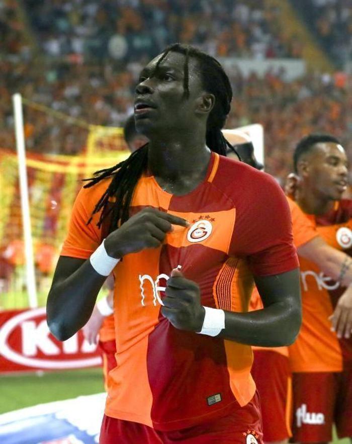 Galatasarayın yıldızı Bafetimbi Gomisten transfer açıklaması
