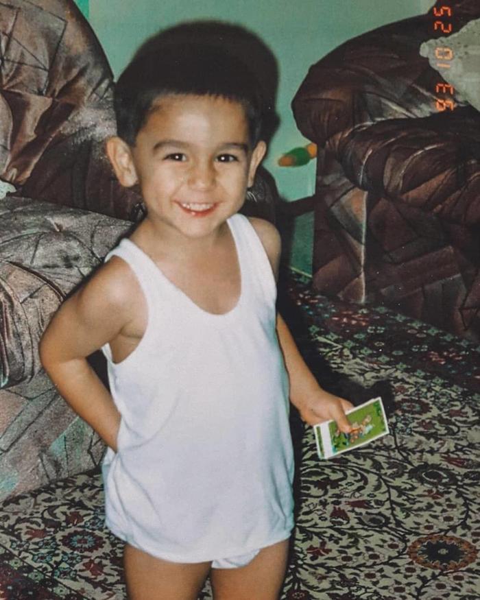 Yıldız futbolcuların gençlik halleri - Resimdeki hangi futbolcu