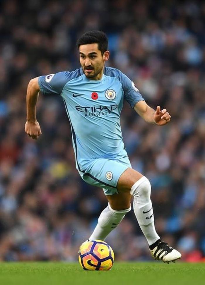 Yıldız futbolcuların gençlik halleri - Resimdeki hangi futbolcu