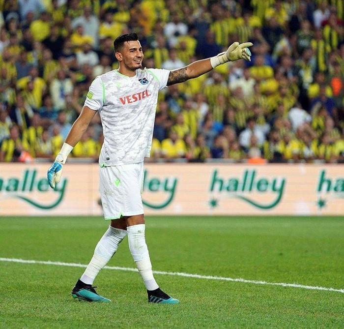 Trabzonspor haberi... Kübra Çakır, Uğurcan Çakırı anlattı İlk kez Fenerbahçe maçında...