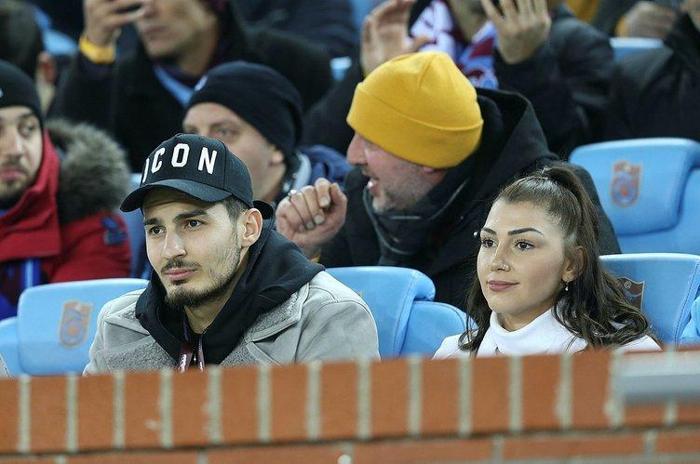 Trabzonspor haberi... Kübra Çakır, Uğurcan Çakırı anlattı İlk kez Fenerbahçe maçında...