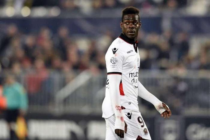 Galatasarayın da ilgilendiği Mario Balotellinin transferi bitti