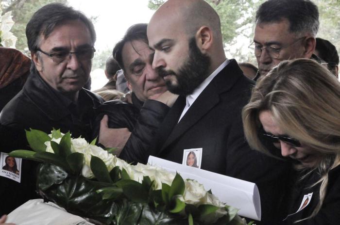 Jet kazasının kurbanları toprağa verildi