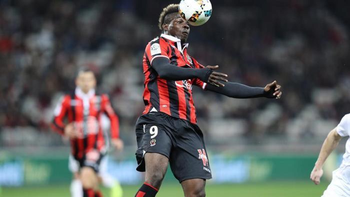 Galatasarayın da ilgilendiği Mario Balotellinin transferi bitti