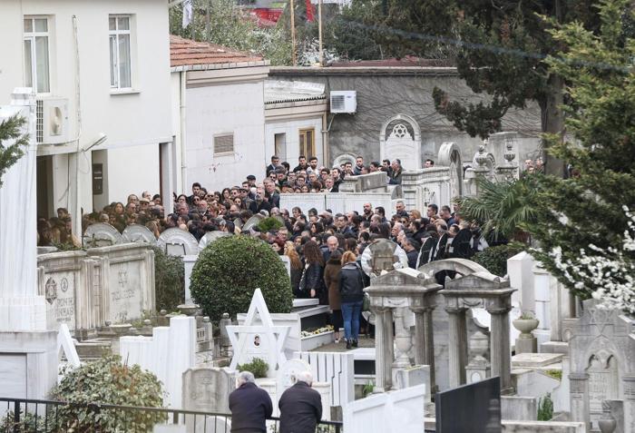 Jet kazasının kurbanları toprağa verildi