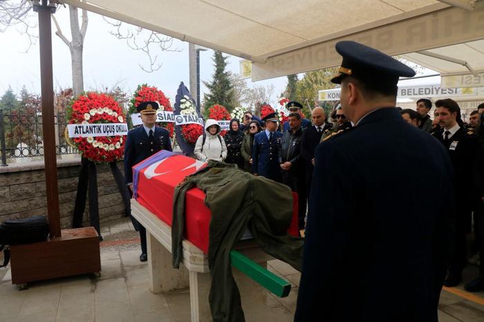 Jet kazasının kurbanları toprağa verildi