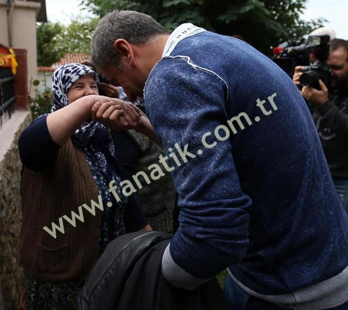Hamza Hamzaoğlu, el öpmeye gitti