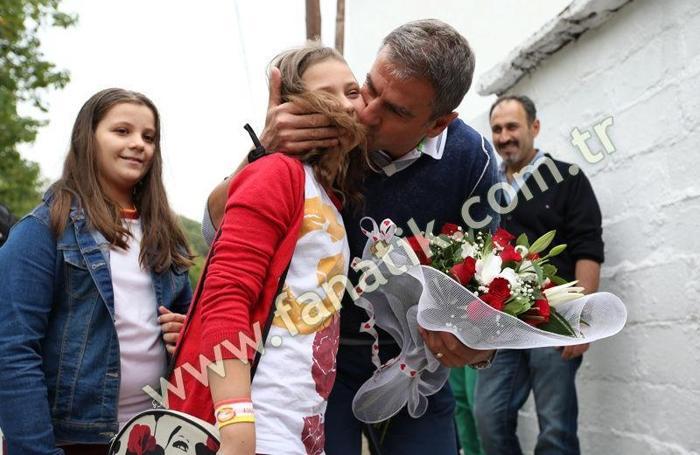 Hamza Hamzaoğlu, el öpmeye gitti