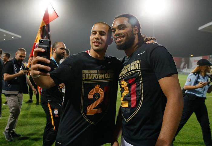 Jason Denayer haber bekliyor