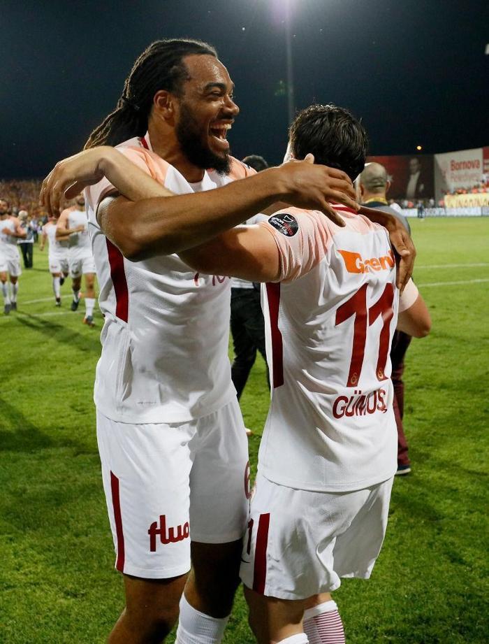 Galatasaray transferde bombaları patlatıyor