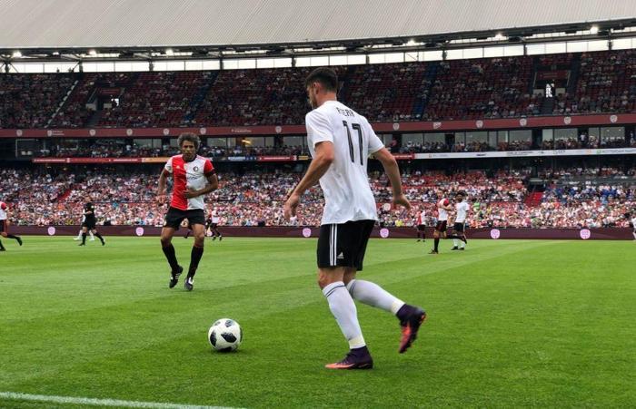 Fenerbahçenin eski yıldızı Kuyttan görkemli veda