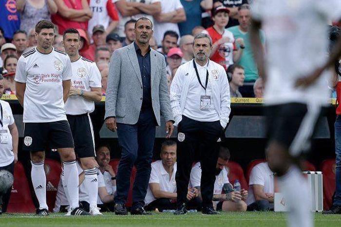 Fenerbahçenin eski yıldızı Kuyttan görkemli veda