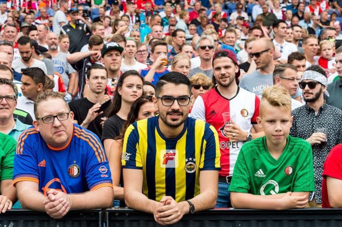 Fenerbahçenin eski yıldızı Kuyttan görkemli veda