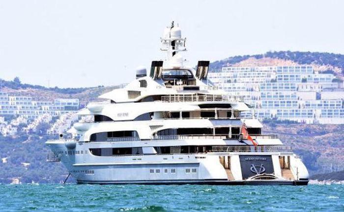 Rus milyarder Bodrumdan ayrıldı, eşi ve kızları tura çıktı
