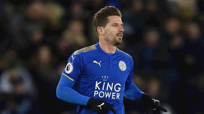 Fenerbahçenin gündemindeki Adrien Silva, transfer tekliflerini doğruladı