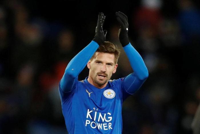 Fenerbahçenin gündemindeki Adrien Silva, transfer tekliflerini doğruladı