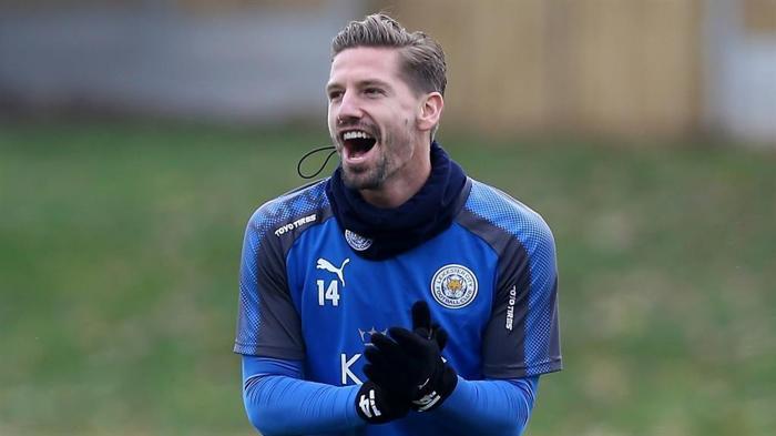 Fenerbahçenin gündemindeki Adrien Silva, transfer tekliflerini doğruladı