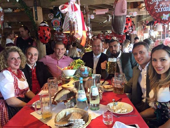 Bayern Münihli futbolcular Oktoberfestte