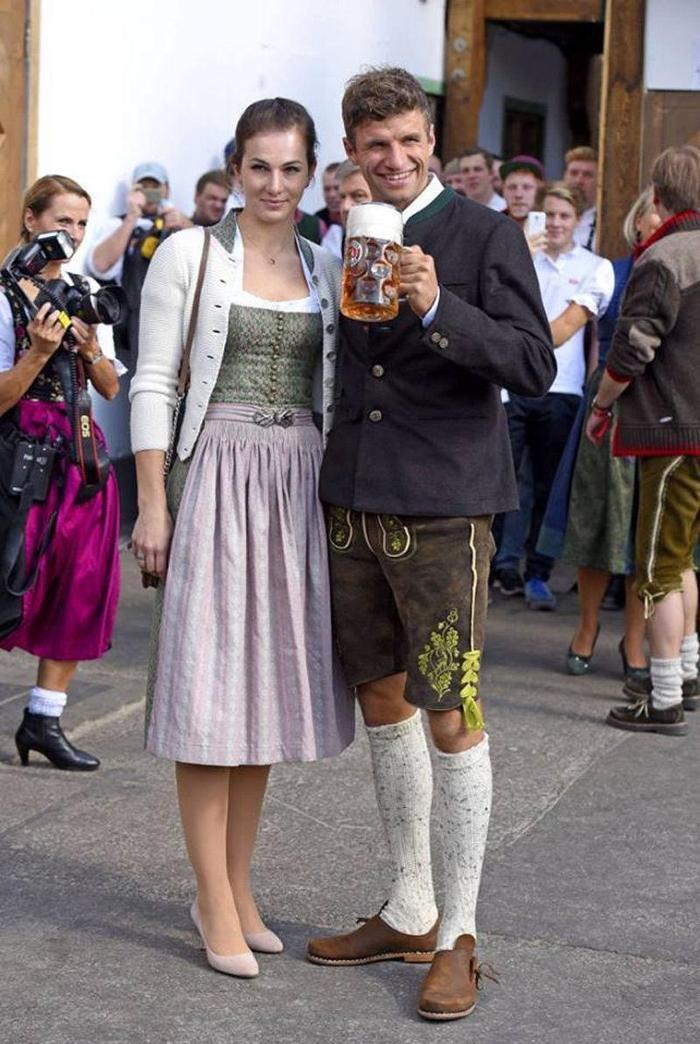 Bayern Münihli futbolcular Oktoberfestte