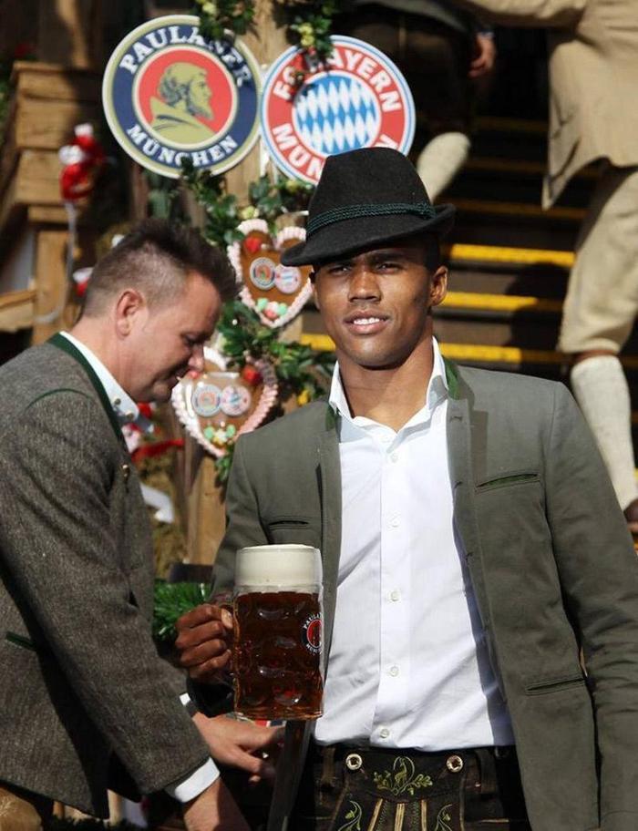 Bayern Münihli futbolcular Oktoberfestte