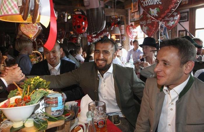 Bayern Münihli futbolcular Oktoberfestte