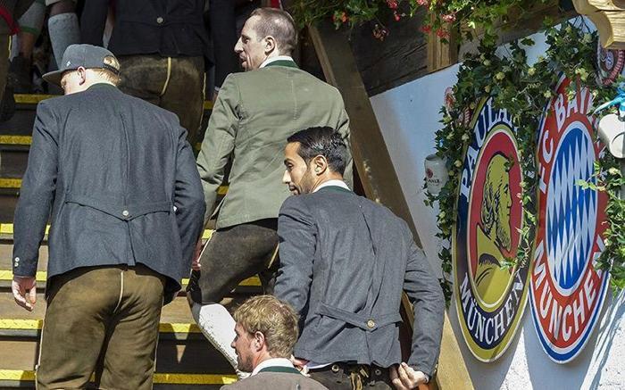 Bayern Münihli futbolcular Oktoberfestte
