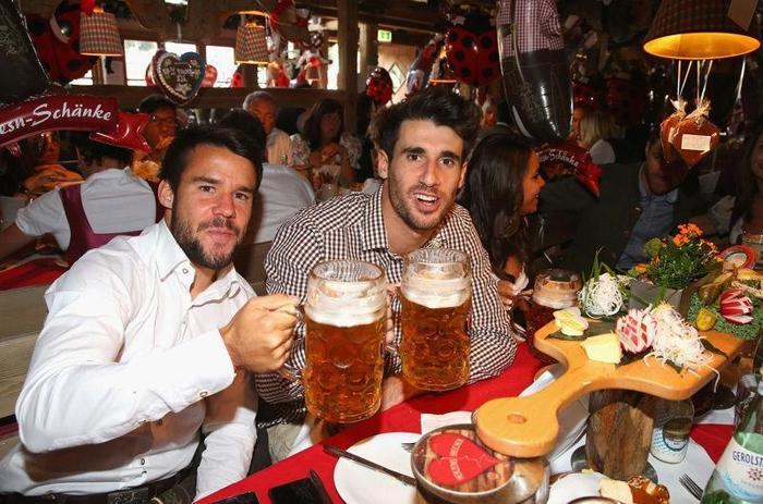 Bayern Münihli futbolcular Oktoberfestte