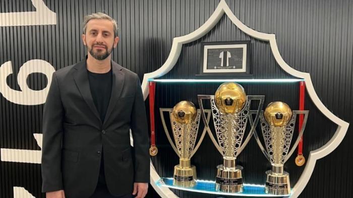 Kupalı hocalar dışarda, gençler geliyor