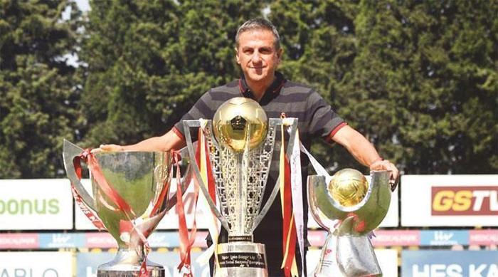Kupalı hocalar dışarda, gençler geliyor
