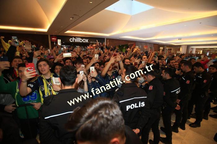 İstanbulda Alex de Souza izdihamı