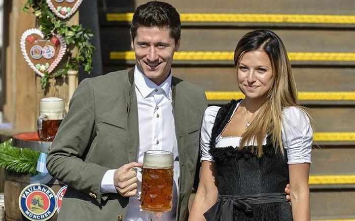 Bayern Münihli futbolcular Oktoberfestte