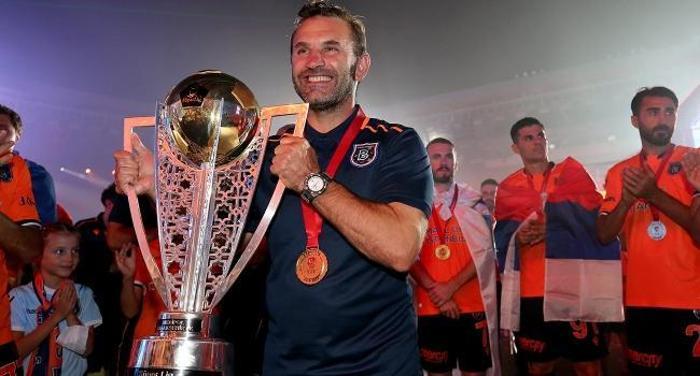 Kupalı hocalar dışarda, gençler geliyor