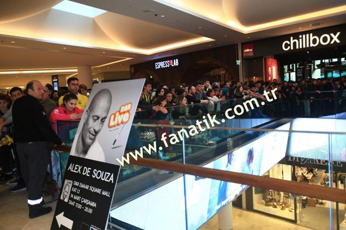 İstanbulda Alex de Souza izdihamı