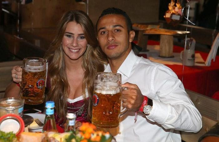 Bayern Münihli futbolcular Oktoberfestte