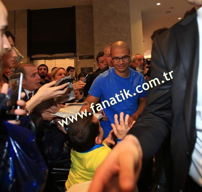 İstanbulda Alex de Souza izdihamı