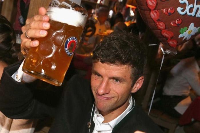Bayern Münihli futbolcular Oktoberfestte