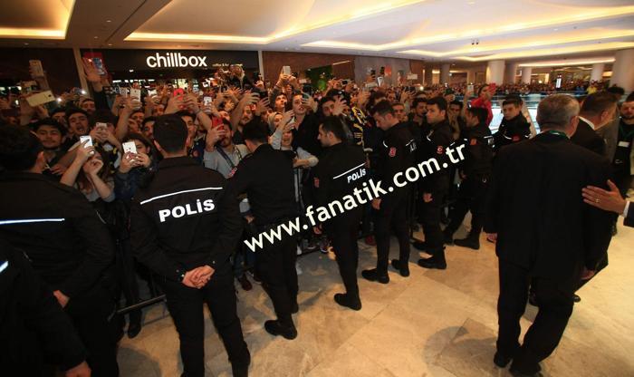 İstanbulda Alex de Souza izdihamı